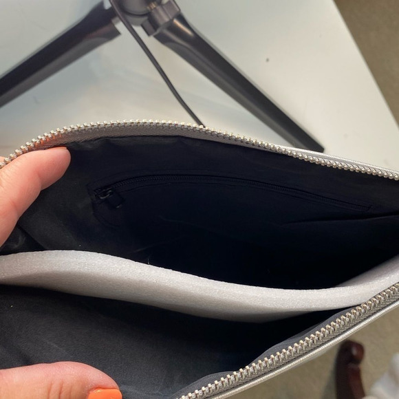 Silver Cosmetic Travel Bag NWOT - Picture 6 of 6